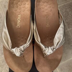 NEW 11M Vionic Champagne Knot-Front Sandals